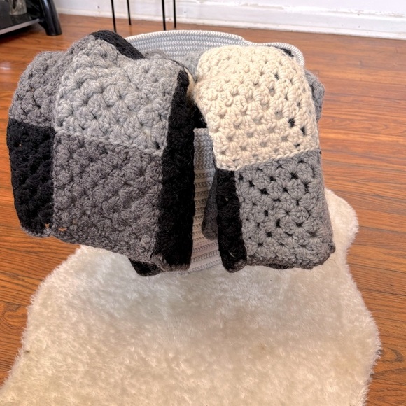 Crochet Gingham Plaid Granny Square Throw Blanket 100% Wool - Picture 6 of 6